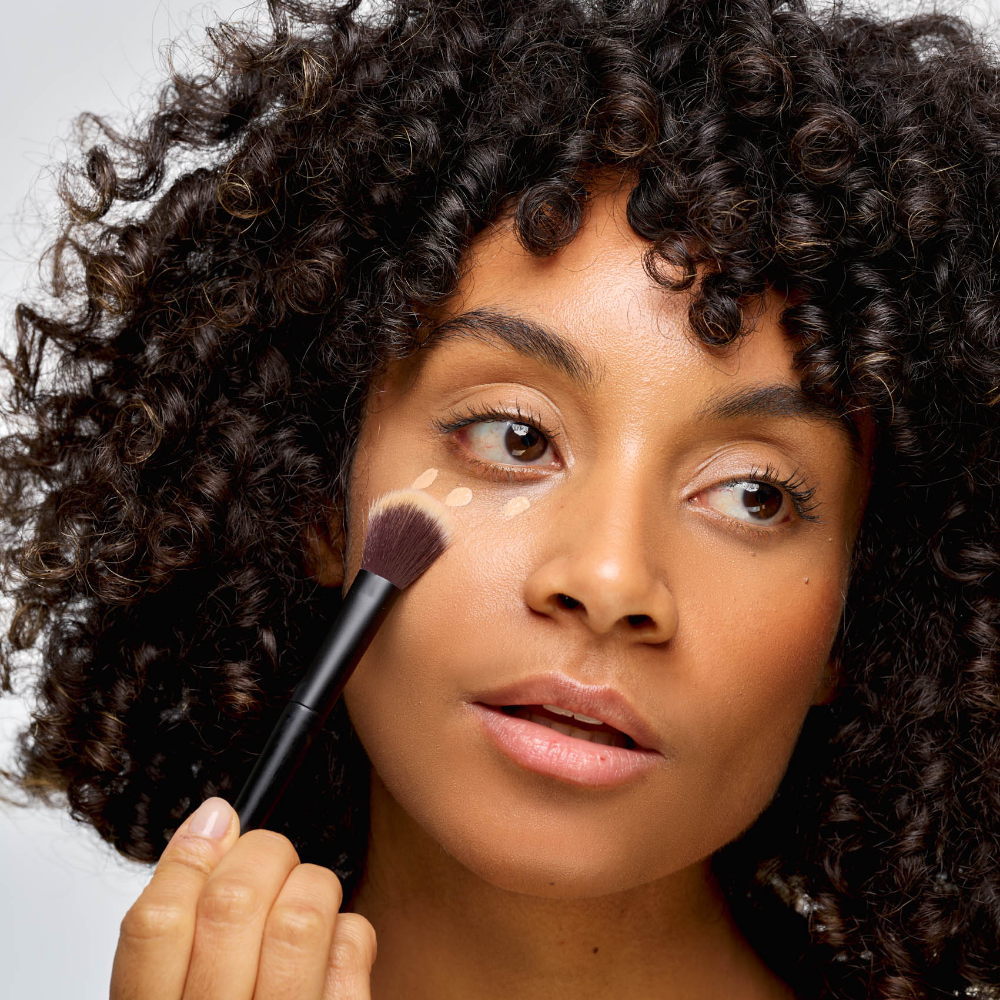 Brushworks No. 25 Brightening Concealer Brush