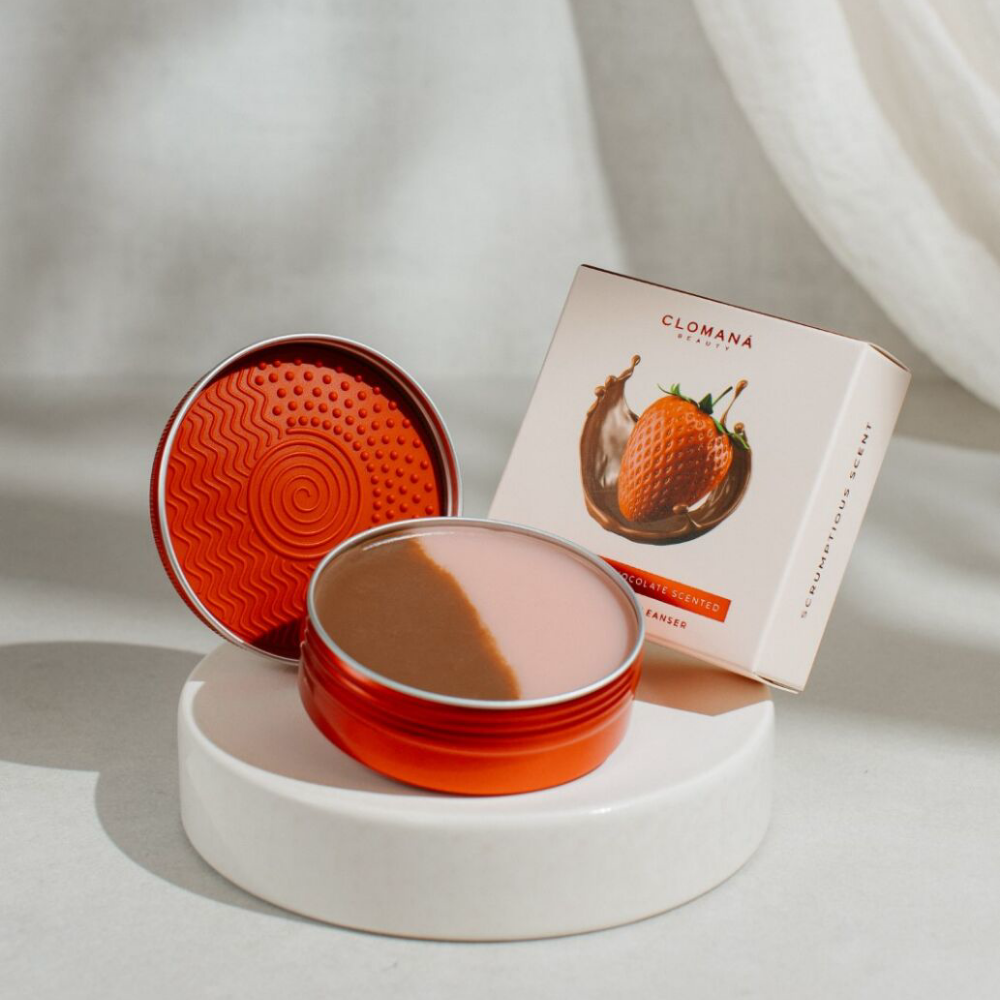 Clomana Strawberry & Chocolate Brush Cleanser