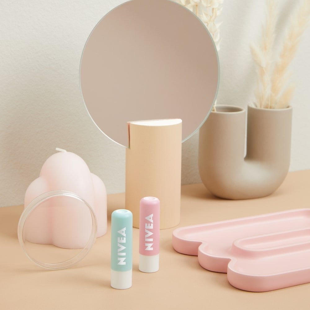 Nivea Caring Lip Scrub with Aloe Vera & Vitamin E 5.5ml