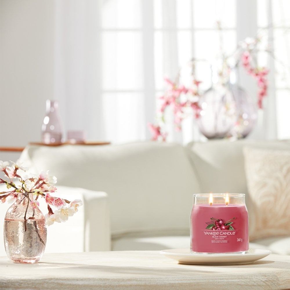 Yankee Candle Black Cherry Medium Signature Jar Candle