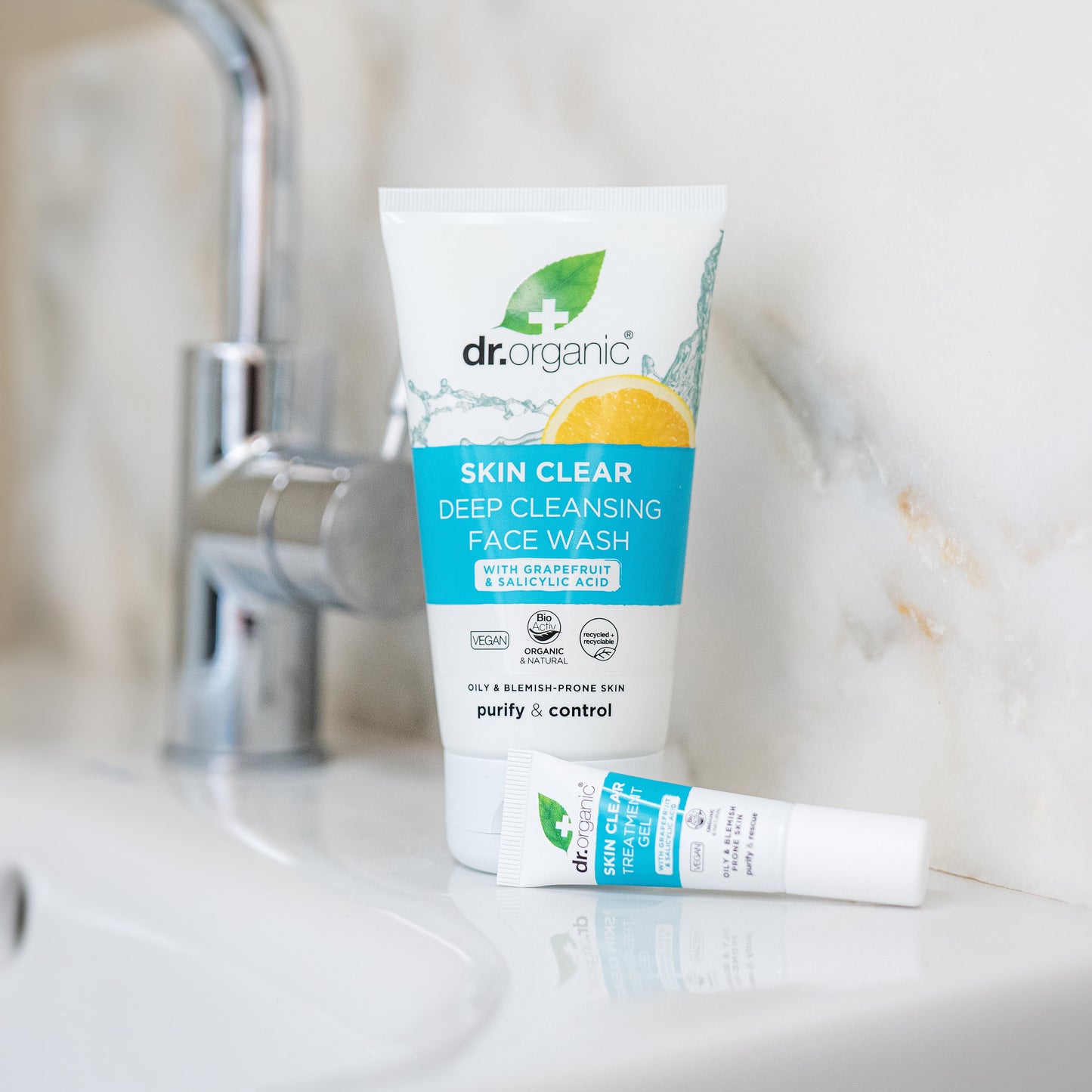 Dr. Organic Skin Clear 5-In-1 Treatment Gel 10ml