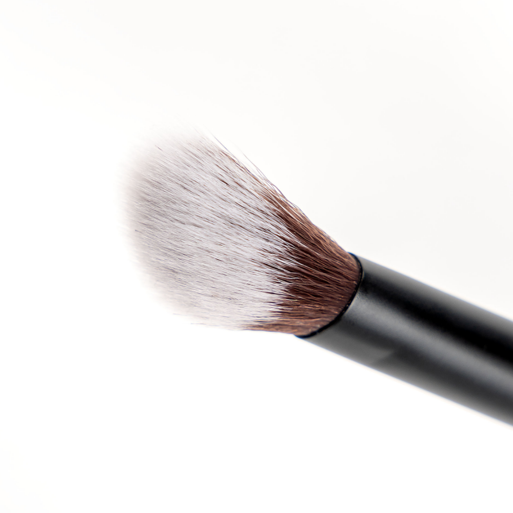 Brushworks No. 25 Brightening Concealer Brush