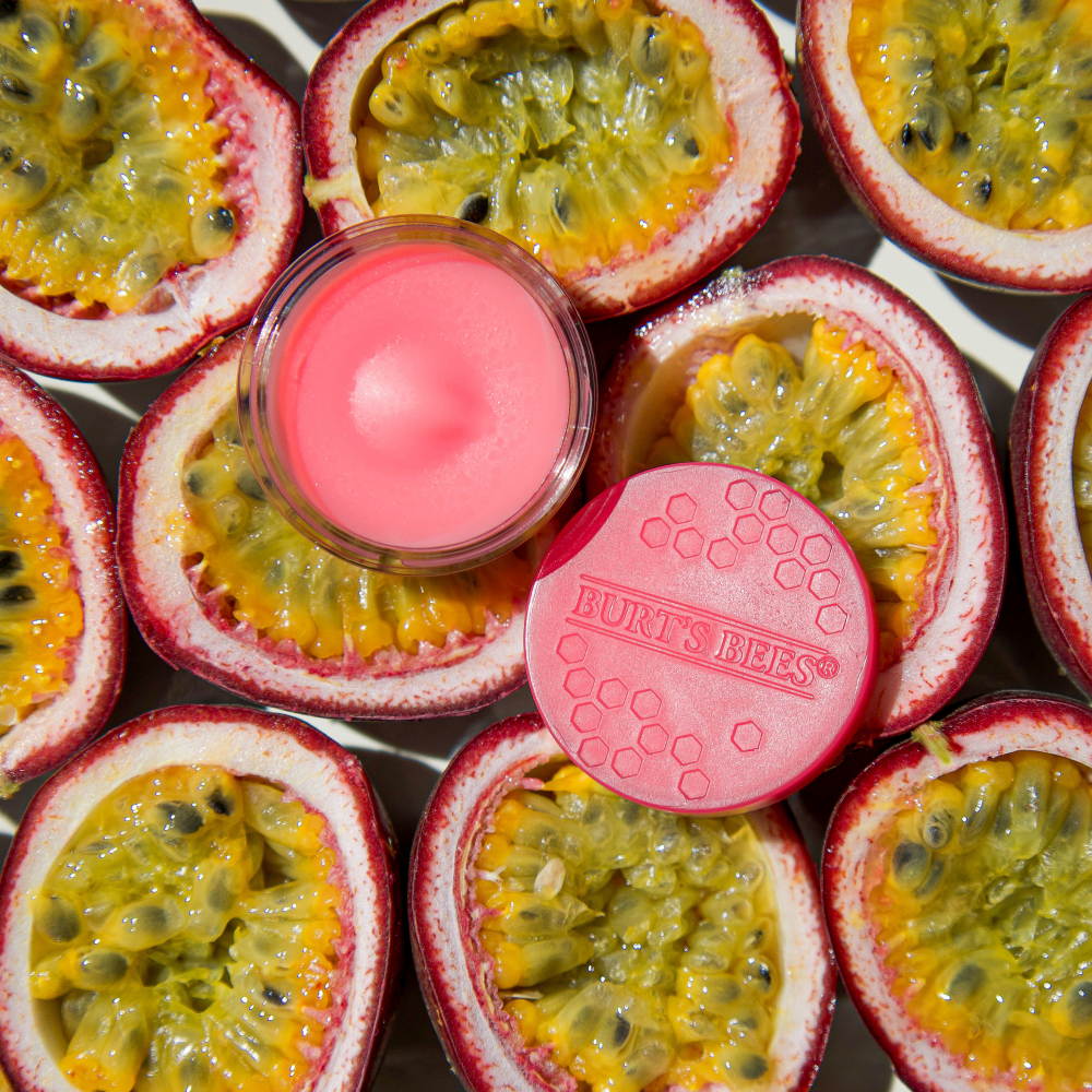 Burt's Bees Overnight Passionfruit & Chamomile Lip Treatment 7g