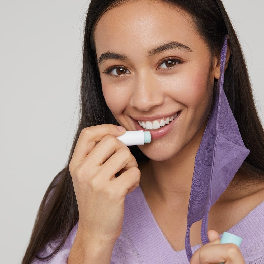 Nivea Caring Lip Scrub with Aloe Vera & Vitamin E 5.5ml