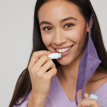 Nivea Caring Lip Scrub with Aloe Vera & Vitamin E 5.5ml