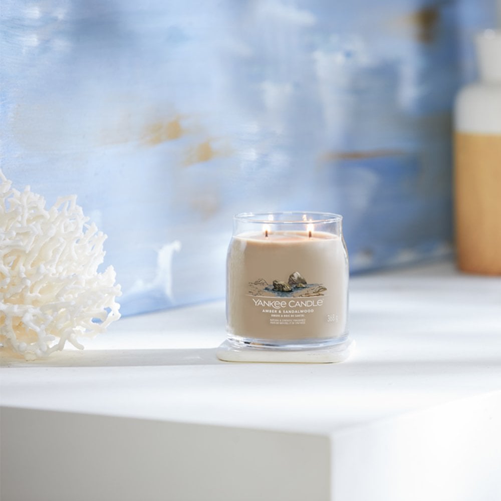 Yankee Candle Amber & Sandalwood Medium Signature Jar Candle