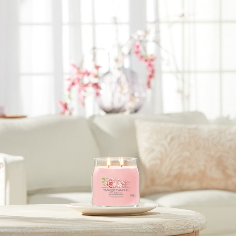 Yankee Candle Fresh Cut Roses Medium Signature Jar Candle